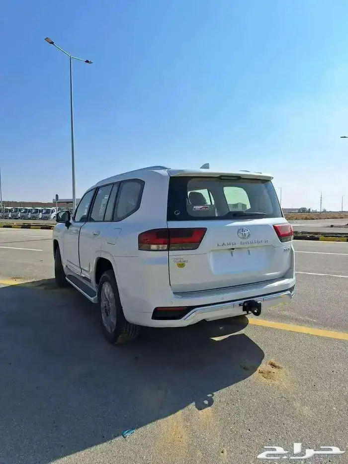 لاندكروزر GXR 4 بنزين 2025 سعودي 3