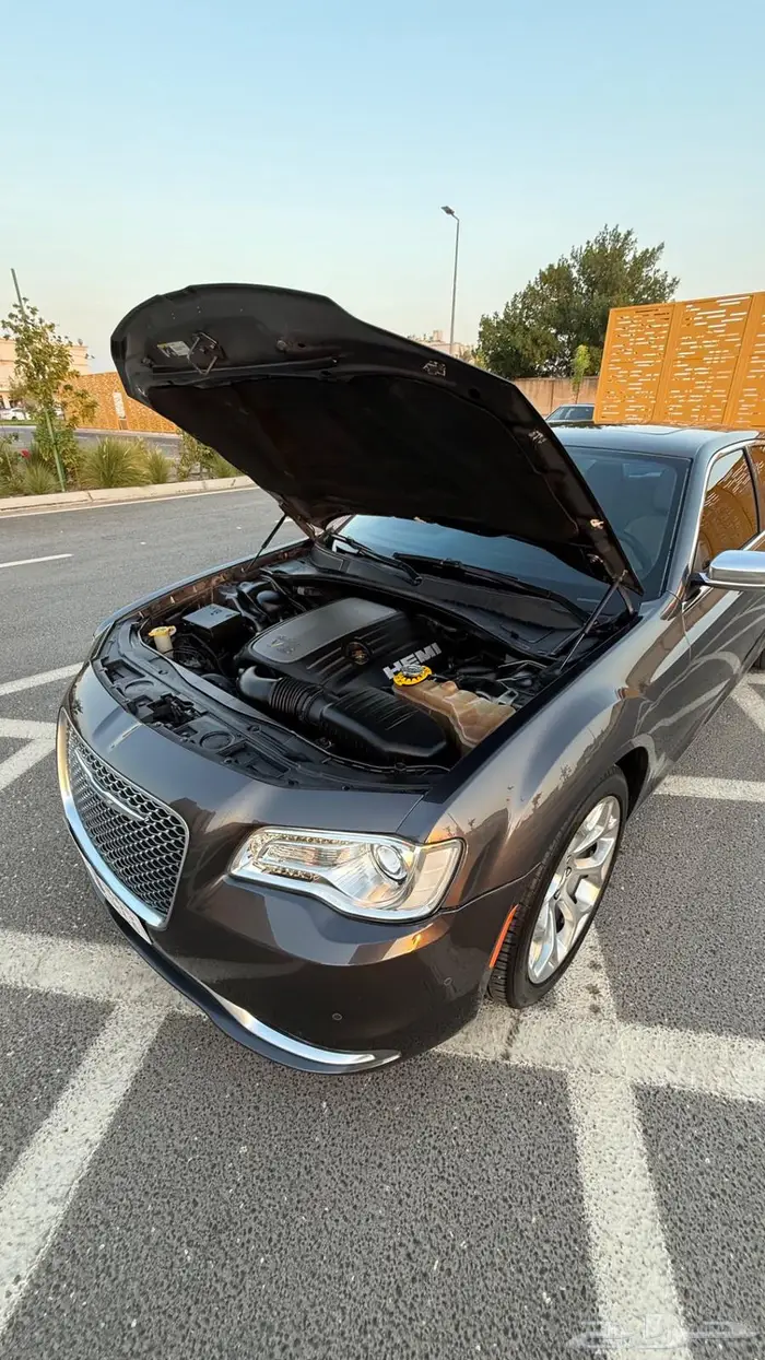 كرايزلر V8 5.7 فل كامل 2018 23