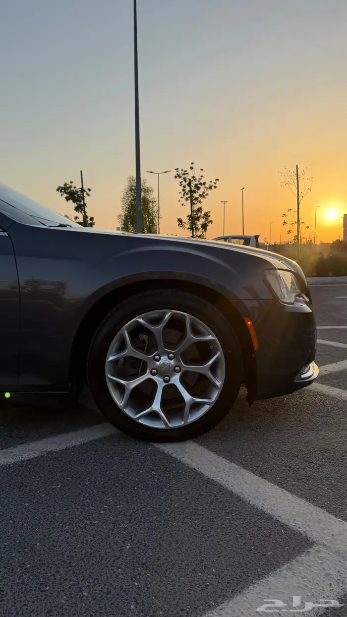 كرايزلر V8 5.7 فل كامل 2018 10