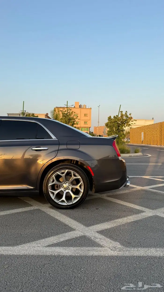 كرايزلر V8 5.7 فل كامل 2018 4