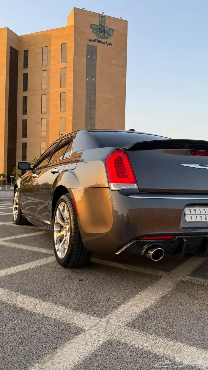 كرايزلر V8 5.7 فل كامل 2018 6