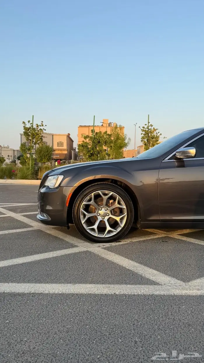كرايزلر V8 5.7 فل كامل 2018 3