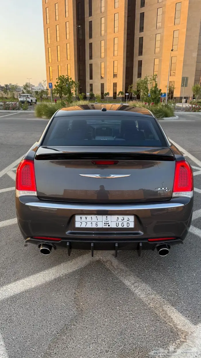 كرايزلر V8 5.7 فل كامل 2018 7