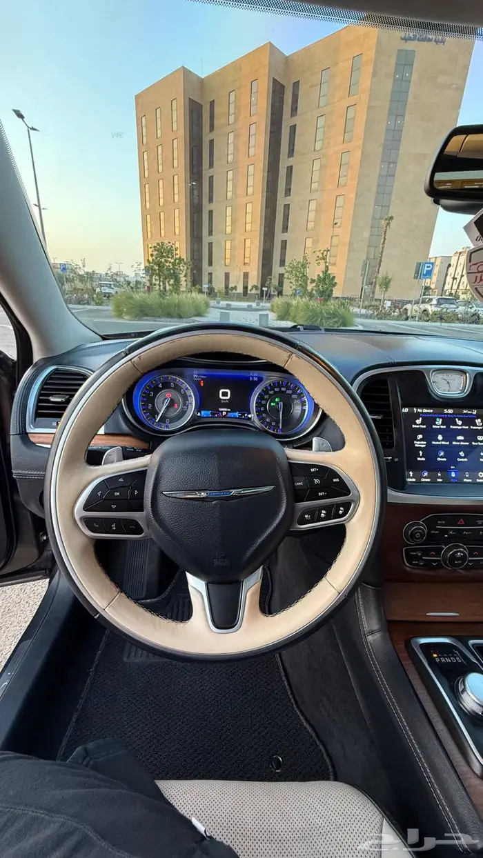 كرايزلر V8 5.7 فل كامل 2018 34