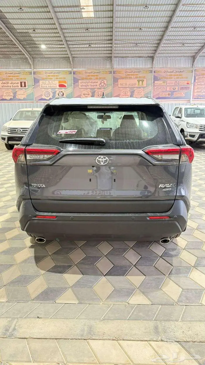 راف فور XLE بنزين رمادي 2025 1
