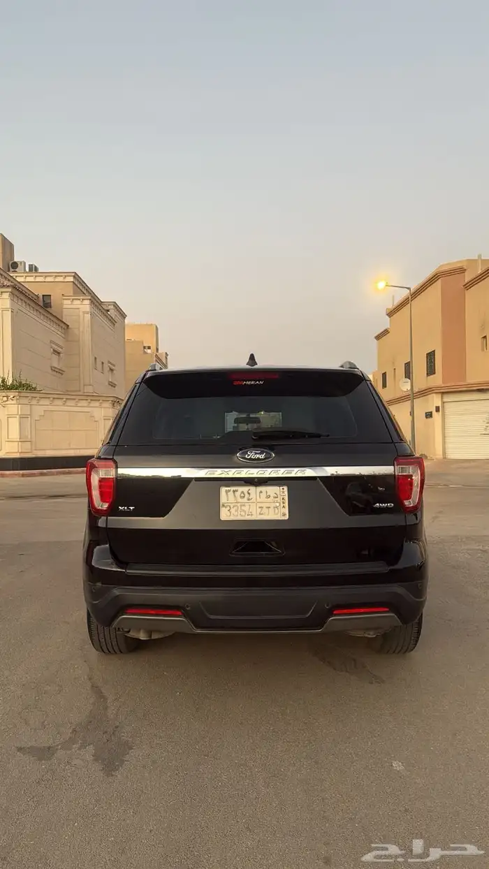 فورد اكسبلورر XLT 2019 - اسود 4