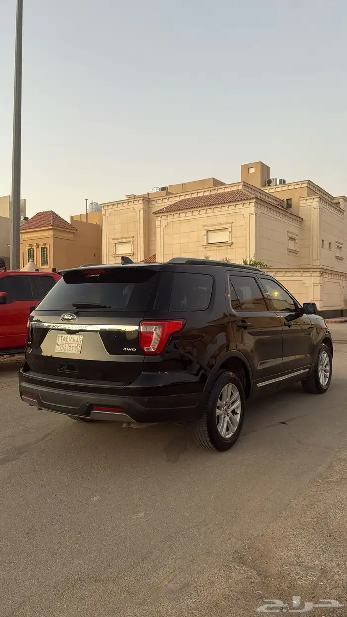 فورد اكسبلورر XLT 2019 - اسود 3