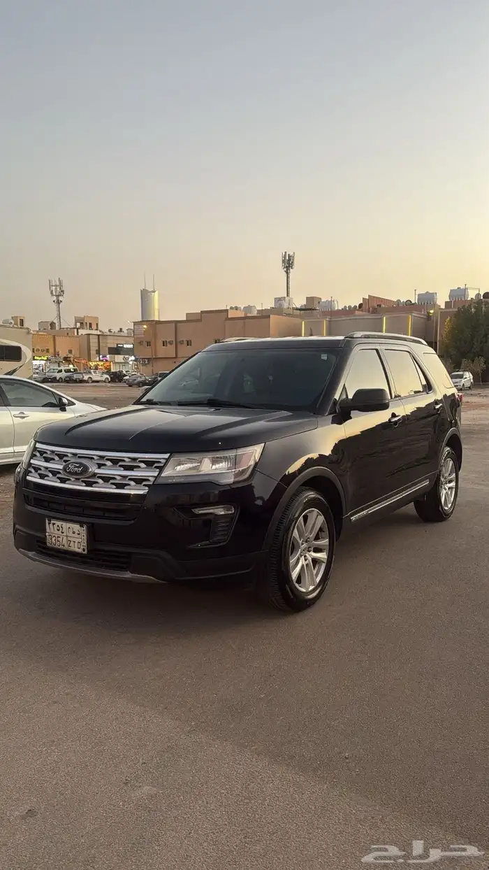فورد اكسبلورر XLT 2019 - اسود 7