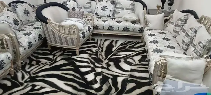 طقم كنب مكون من 4 قطع كبيرة و 4 كراسي 0