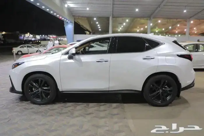ليكزس NX 350 h فتحة سقف جلد هايبرد خليجي موديل 2025 3