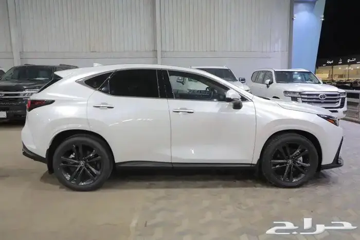 ليكزس NX 350 h فتحة سقف جلد هايبرد خليجي موديل 2025 4