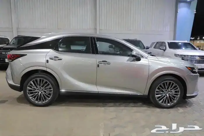 ليكزس RX 350 BB فل كامل بانوراما جلد بنزين موديل 2025 4