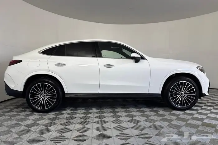 مرسيدس GLC300 Coupe 2024 فل كامل بسعر مميز 4