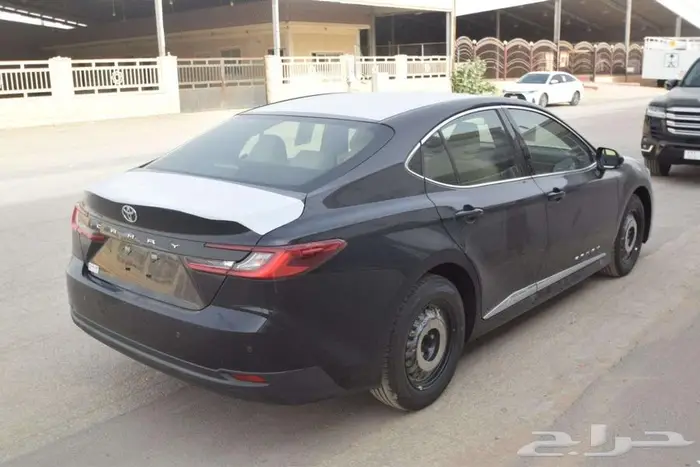 تويوتا كامري 2025 طيس بنزين بريمي وكويتي اسود اقل سعر 6
