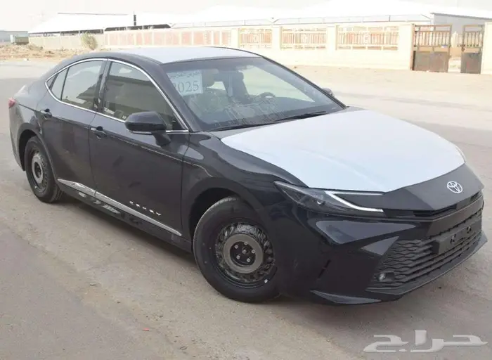 تويوتا كامري 2025 طيس بنزين بريمي وكويتي اسود اقل سعر 2
