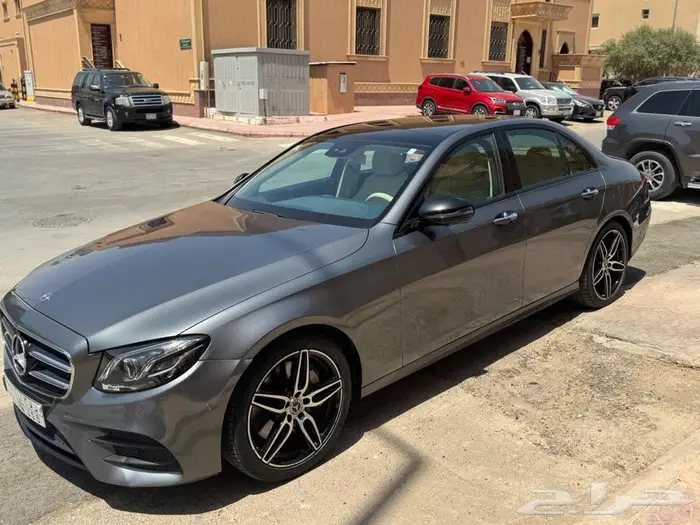 مرسيدس اي 300 موديل 2019 للبيع 3