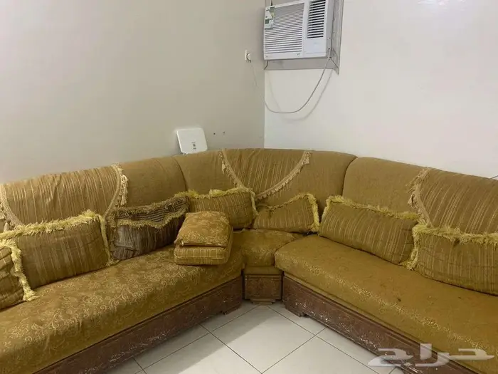 كنب وغرفة نوم ودواليب للبيع 6