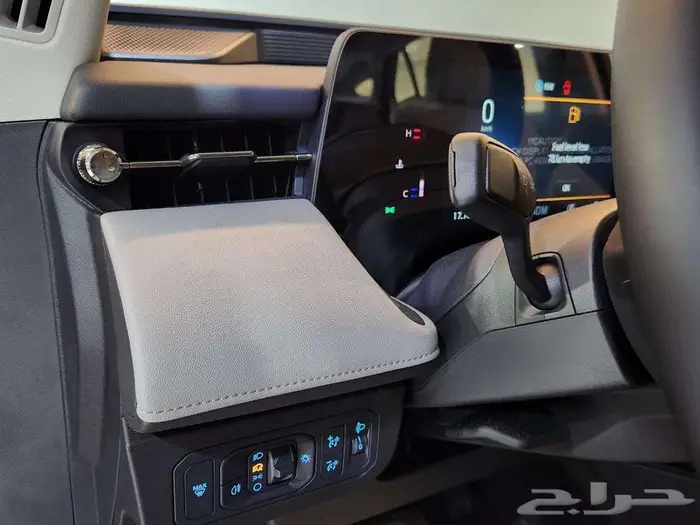 فورد تورس امبيانتي 2025 13