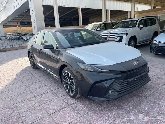 كامري هايبرد 2025 بانورما اسود بااقل الاسعار 5