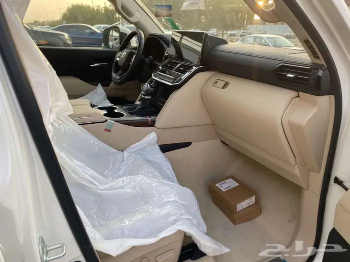 تويوتا لاند كروزر GXR L4 بنزين موديل 2025 سعودي لوحات 5