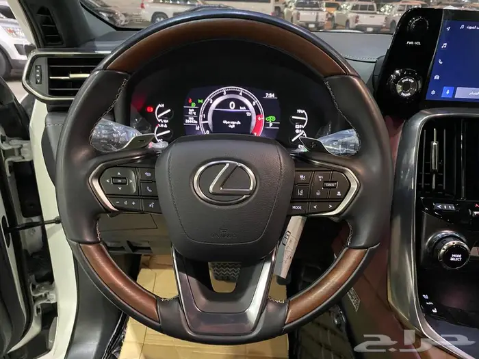 لكزس ال اكس 600 BB 2024 ابيض خليجي ماشيه 26000 كم 23