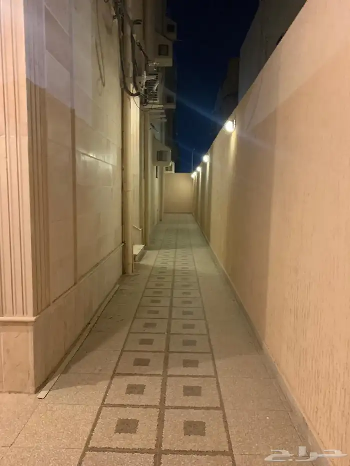 فيلا مع 3 شقق للبيع بحي القصواء 1