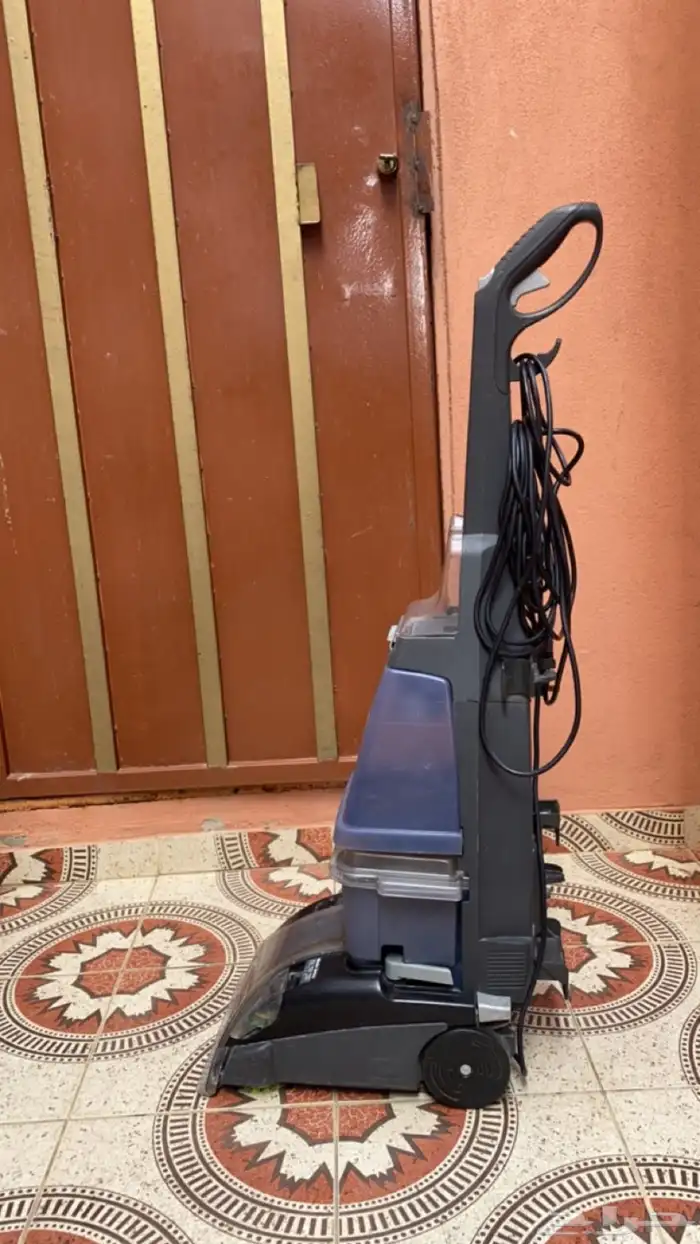 يوجد مكنسه كهربائية تنظف الكنب والفرش وسراميك 0