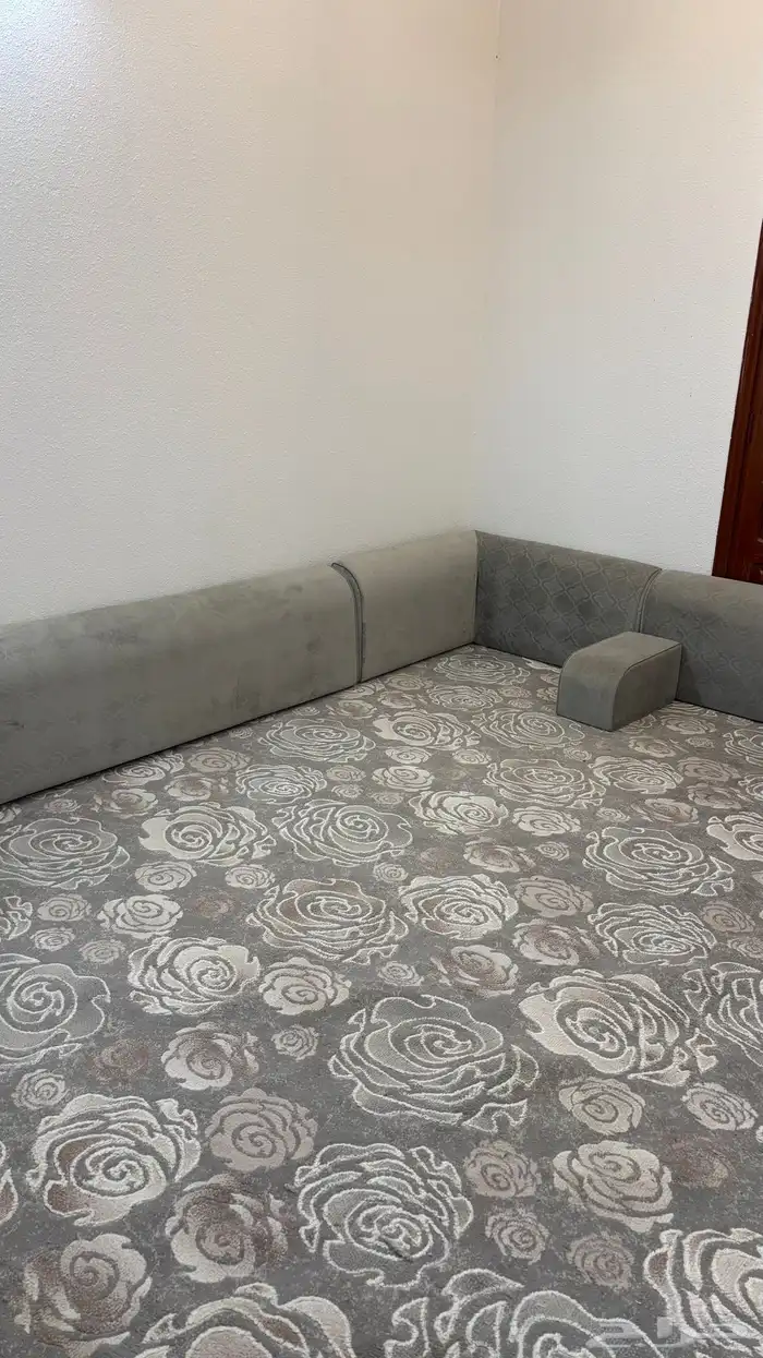 سجاد موكيت للبيع طول وعرض 24 متر 2