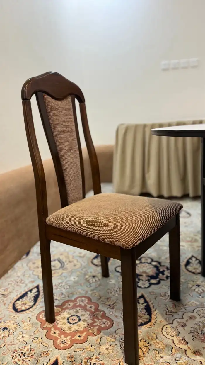 طاولات طعام بالمفرش بالطاولات 1