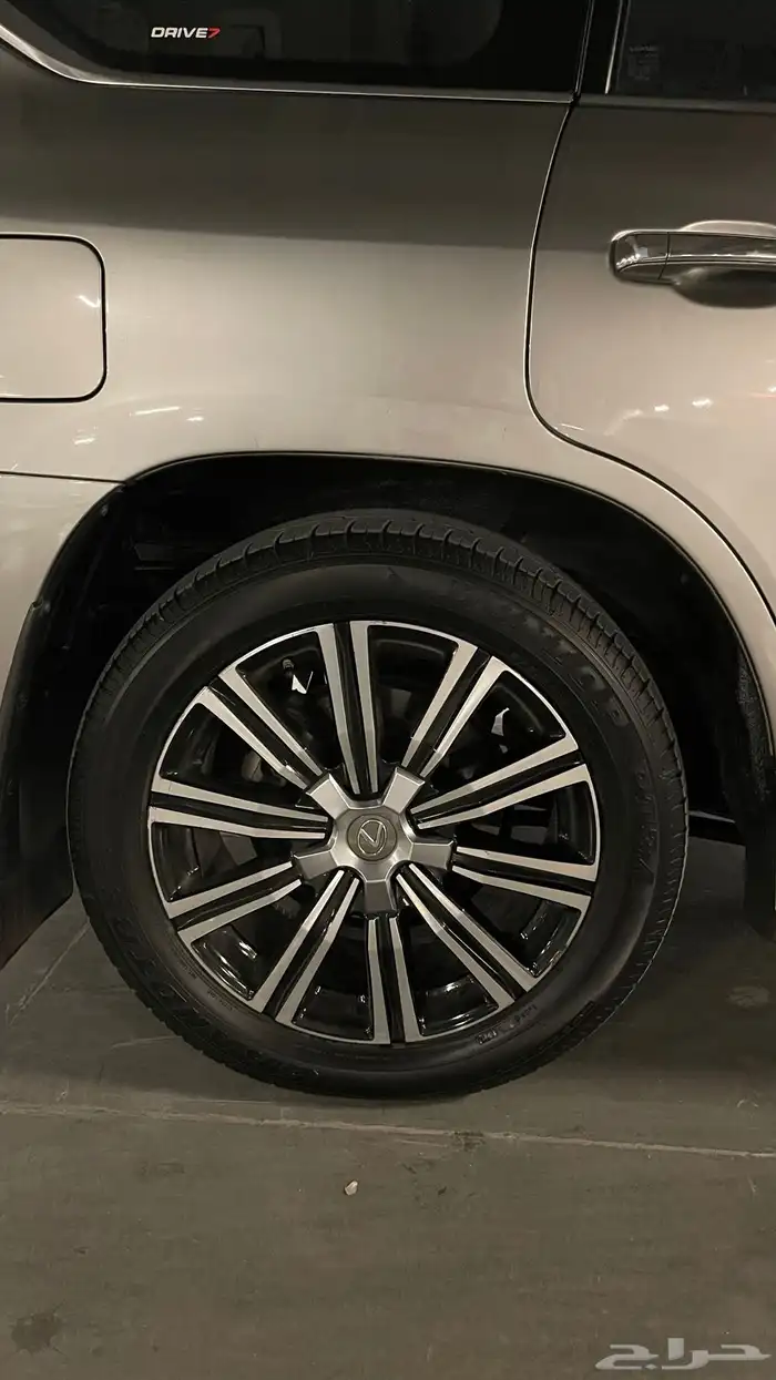 لكزس LX570 وارد عبد اللطيف جميل 2016 بحالة الوكالة 57