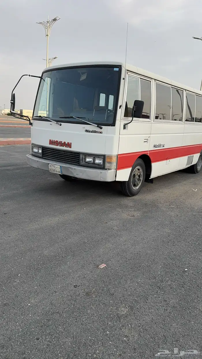 باص نيسان بنزين مخزن موديل91 1