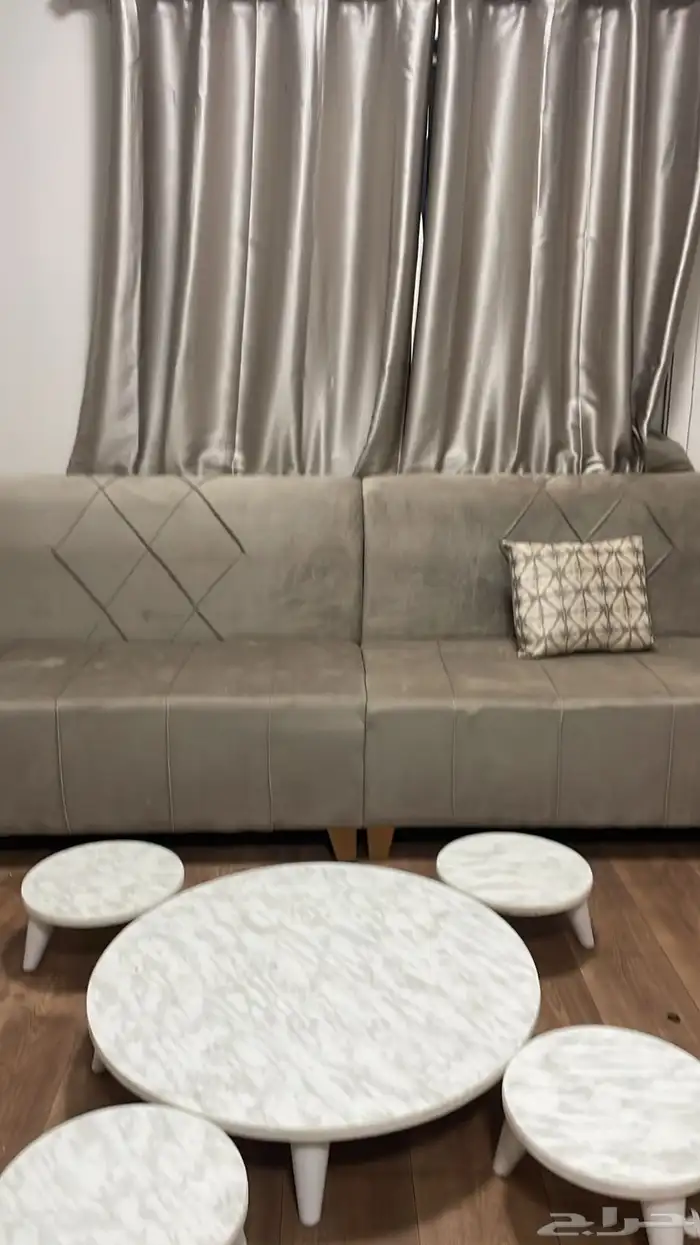 طاولات جديده و الحد فيها 150 و الصامل م نختلف 2