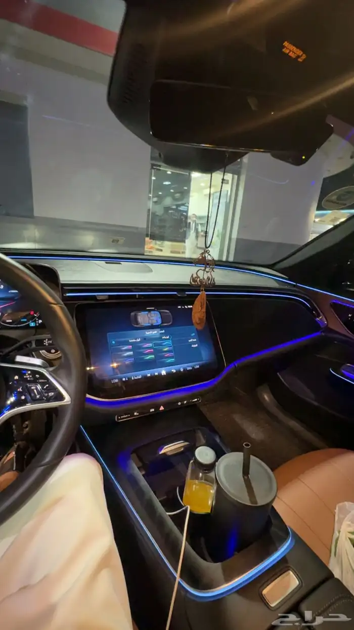 E200 مرسيدس اسود داخل جملي 4