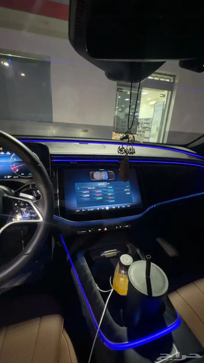 E200 مرسيدس اسود داخل جملي 7