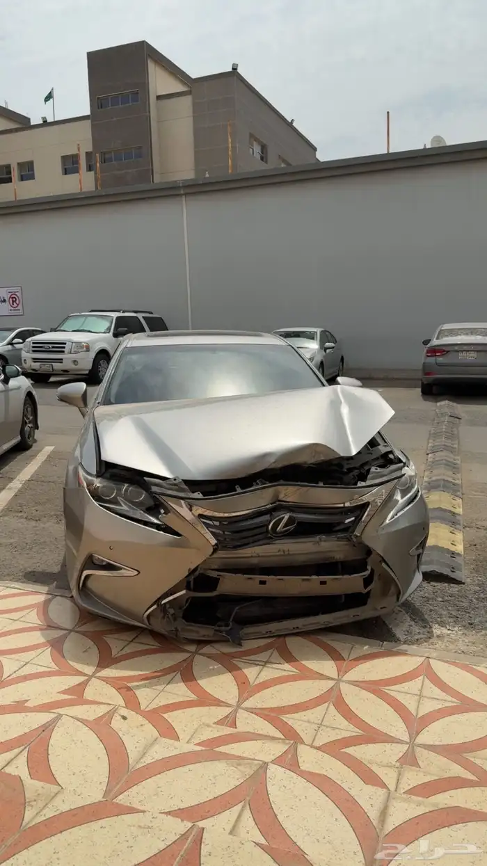 لكزس مصدوم ES350 2016 0