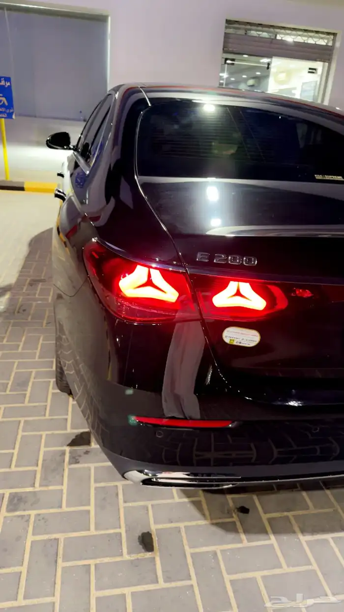 E200 مرسيدس اسود داخل جملي 3