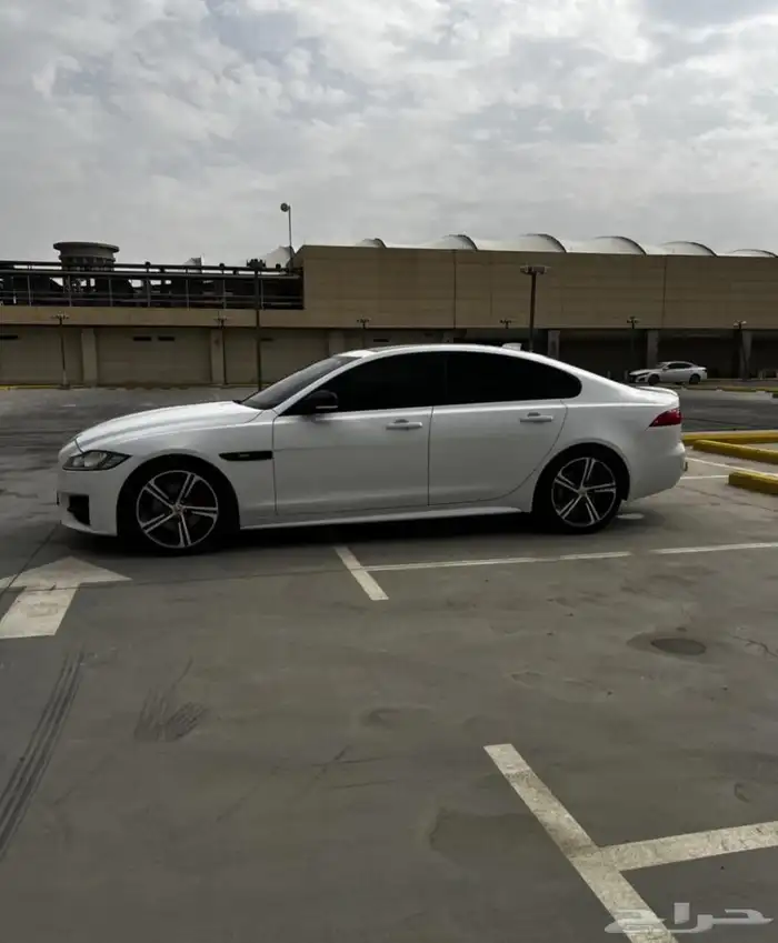 جاكور XF R 3