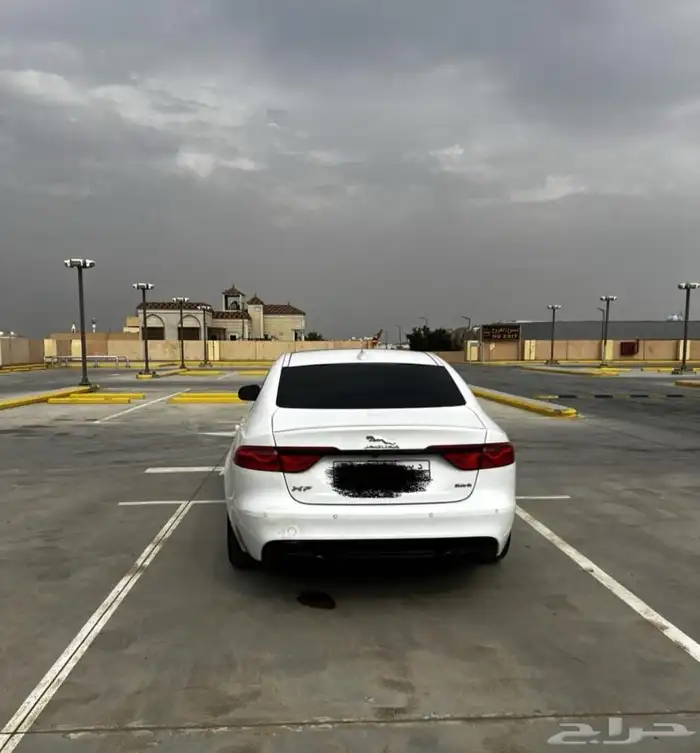 جاكور XF R 4