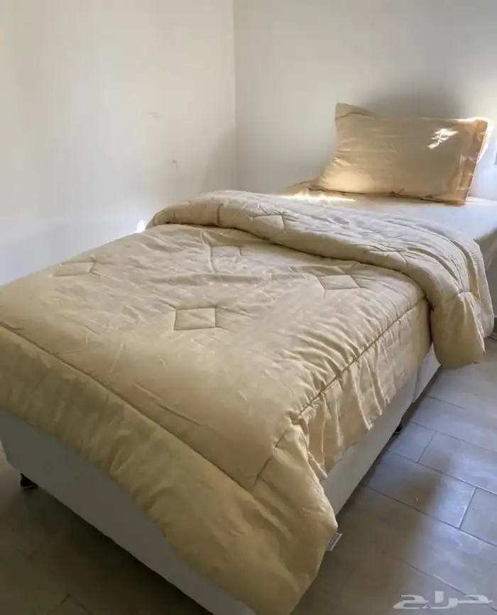 6 اسرة للبيع مع مراتبها 3