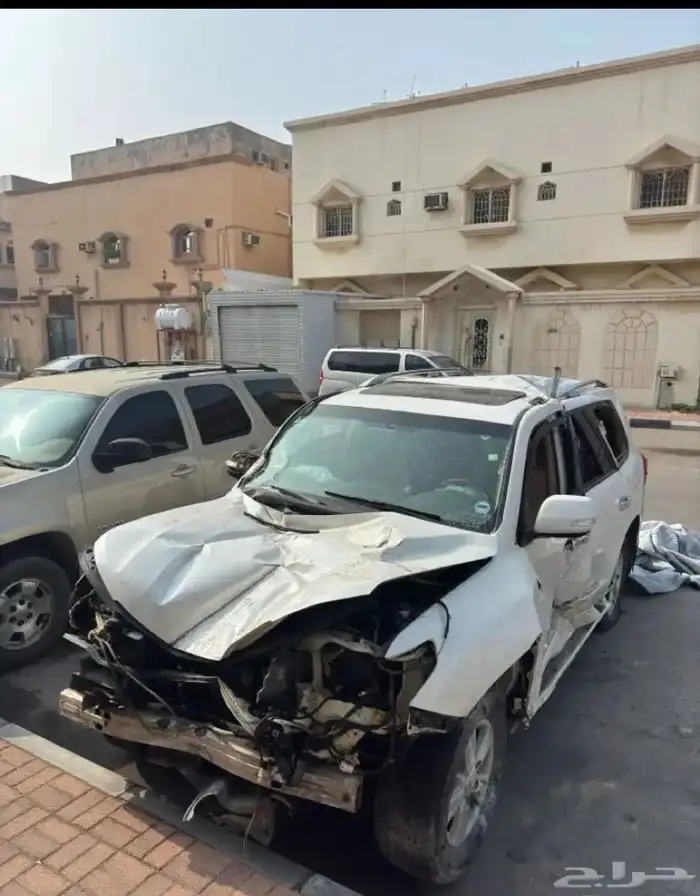 لاندكروزر جى اكس آر مصدوم 1