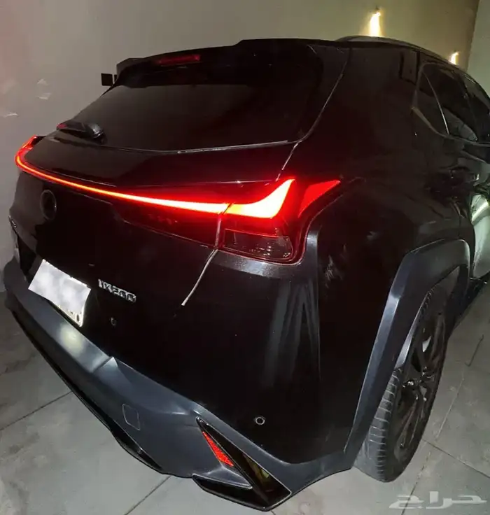 لكزس UX 2020 3