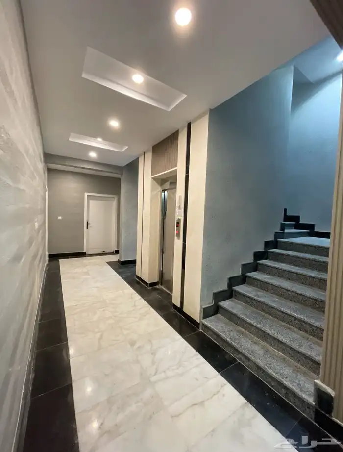 فرصة عقارية شقة تمليك 6 غرف بطحاء قريش ب 560 اطلالة ش تجاري 6