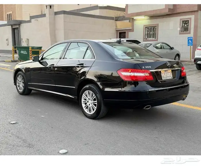 مرسدس E 300 نظيف جدا 2011 4