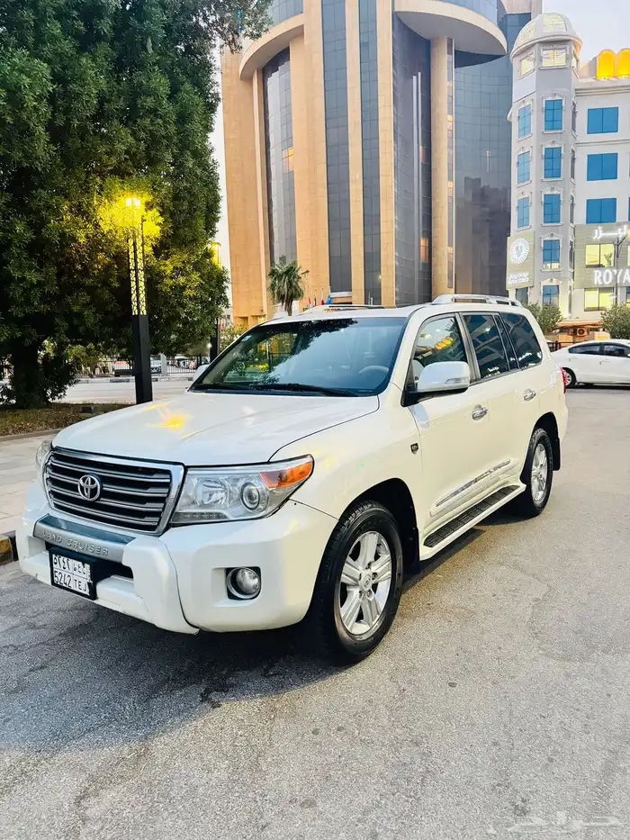 2015 Toyota Land Cruiser GXR V8 2