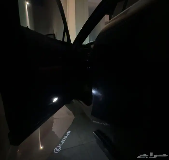 لكزس UX 2020 5