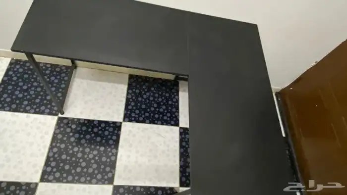 طاولة مكتبية او كمبيوتر العاب حرف ال 5