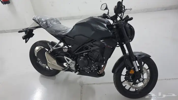 دباب هوندا CB300R موديل 2022 يوجد عدد من الالون 6
