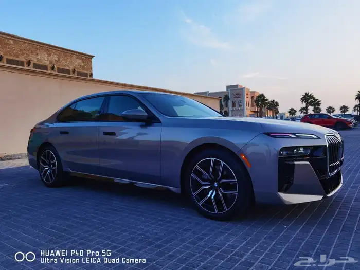 BMW 740 لون مميز داخلي وخارجي 6