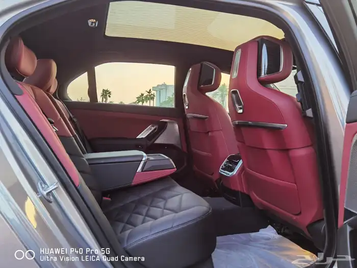 BMW 740 لون مميز داخلي وخارجي 4