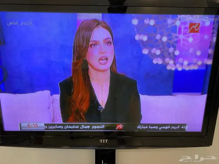 تلفزيون شغال نظيف مع طاولة قزاز  مكيف صحراوي 1